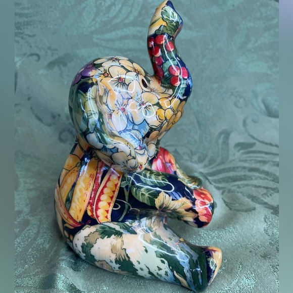 Collectible elephant trunk up for good luck. Vintage La Vie Safari, collage. - Picture 4 of 10